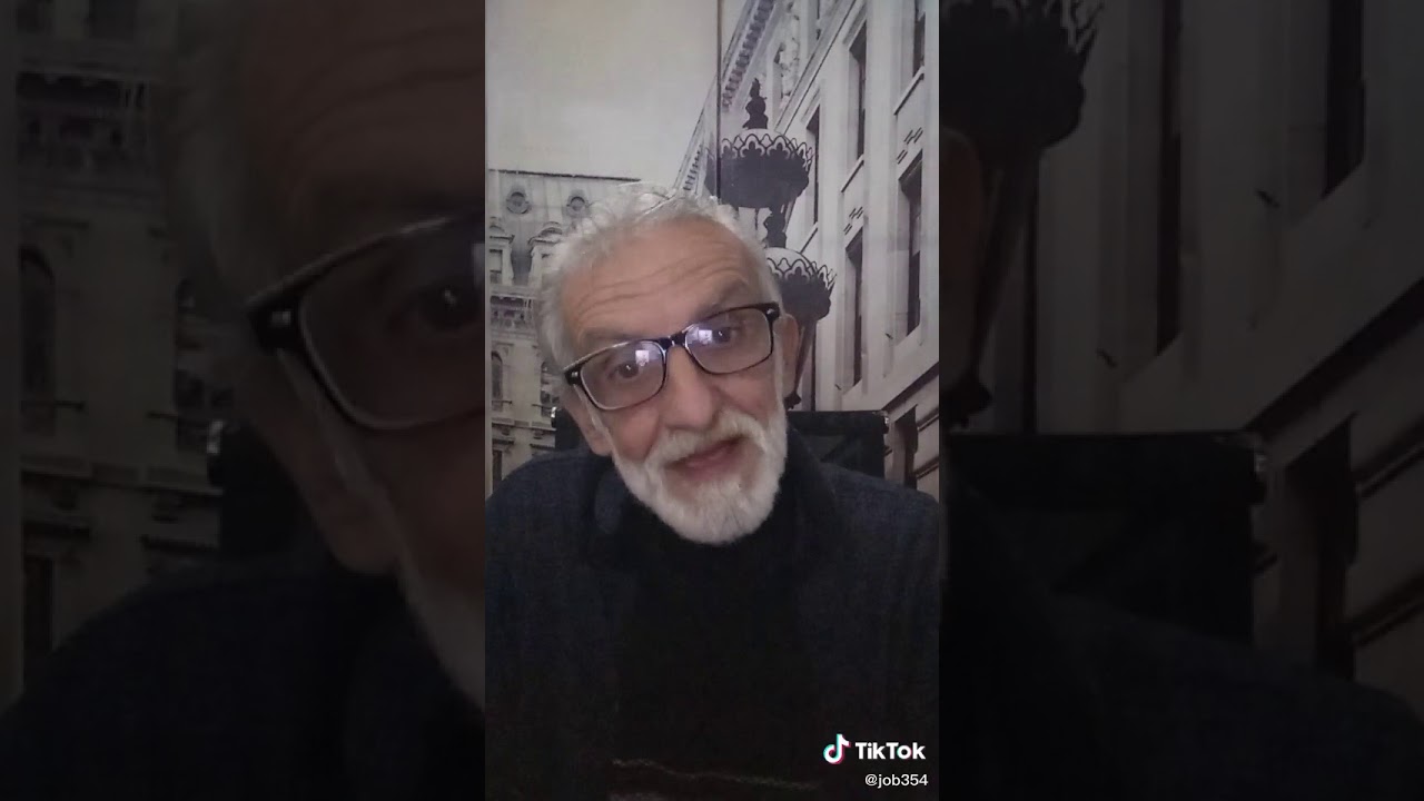 cualquier cosa que le des a una mujer