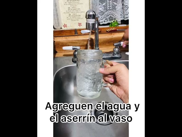 como se mueve el aserrin mientras se calienta el agua